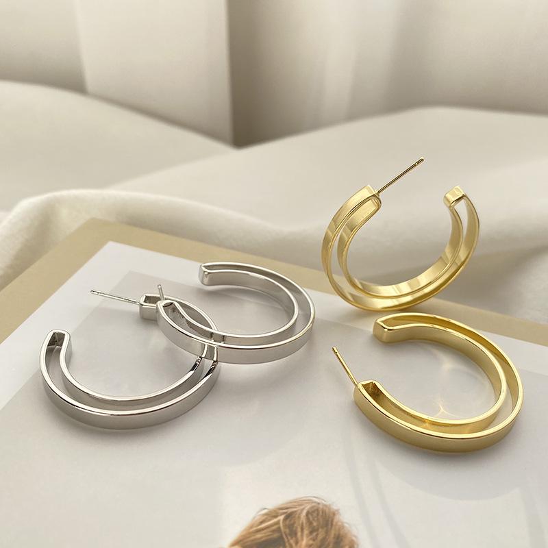 Irregular Metal Circle Earrings - Trendy 2021 European-American Style Women s Simple Dangle Studs with Personality серебряный
Irregular Metal Circle Earrings - Trendy 2021 European-American Style Women s Simple Dangle Studs with Personality серебряный