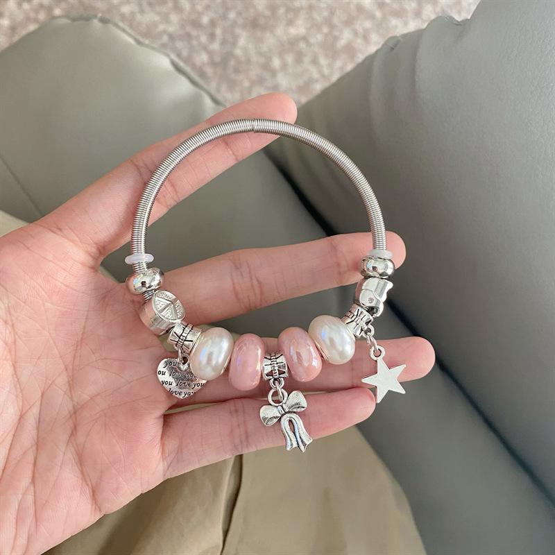 Y2K Millennium Beaded Bracelet: Sweet & Cool, Colorful Korean Style, Girlish Heart Design, Hot Girl Fashion.
Y2K Millennium Beaded Bracelet: Sweet & Cool, Colorful Korean Style, Girlish Heart Design, Hot Girl Fashion.