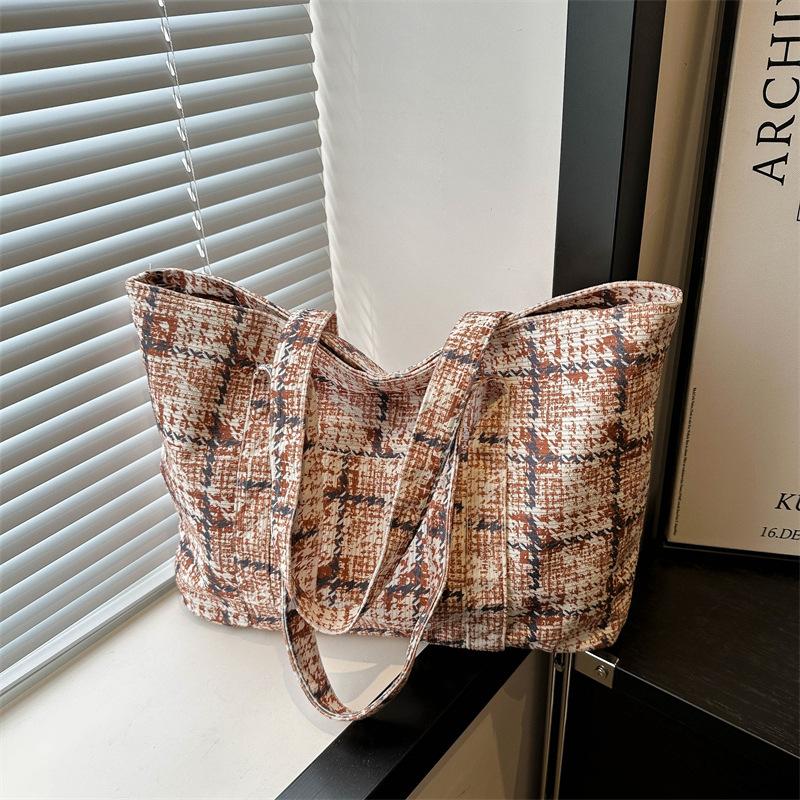 Spring New Versatile Handbag 2025 Spring New Versatile ins Shoulder Underarm Bag Tote Bag Women коричневий
Spring New Versatile Handbag 2025 Spring New Versatile ins Shoulder Underarm Bag Tote Bag Women коричневий