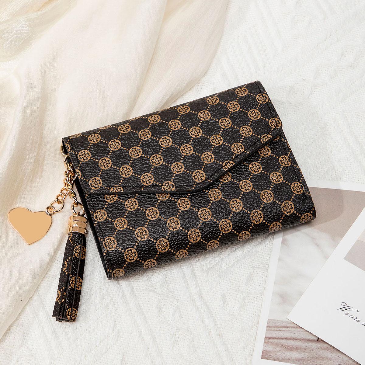 Новый женский шикарный ретро-кошелек для карт с модным принтом, многофункциональный короткий кошелек для монет из искусственной кожи, портативный ультратонкий маленький кошелек
Новый женский шикарный ретро-кошелек для карт с модным принтом, многофункциональный короткий кошелек для монет из искусственной кожи, портативный ультратонкий маленький кошелек