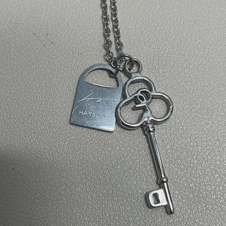 Я продаю ожерелья Promise 9 Song Ha-young
Я продаю ожерелья Promise 9 Song Ha-young