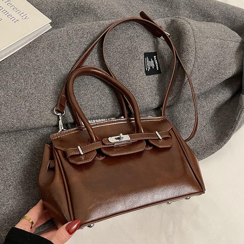 French super fire niche light luxury high-end portable platinum bag fashion casual temperament versatile single shoulder messenger women s bag
French super fire niche light luxury high-end portable platinum bag fashion casual temperament versatile single shoulder messenger women s bag