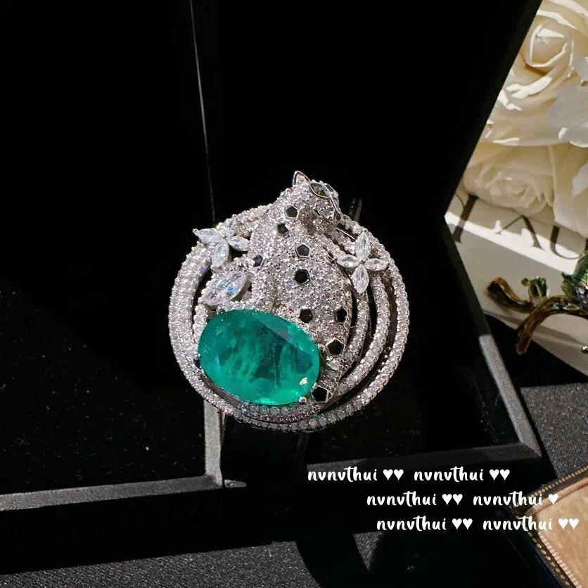 Изысканный серебряный браслет S925 с рубиновым изумрудным леопардовым принтом и поясом вверх, роскошные винтажные браслеты с запахом, женские ювелирные изделия
Изысканный серебряный браслет S925 с рубиновым изумрудным леопардовым принтом и поясом вверх, роскошные винтажные браслеты с запахом, женские ювелирные изделия