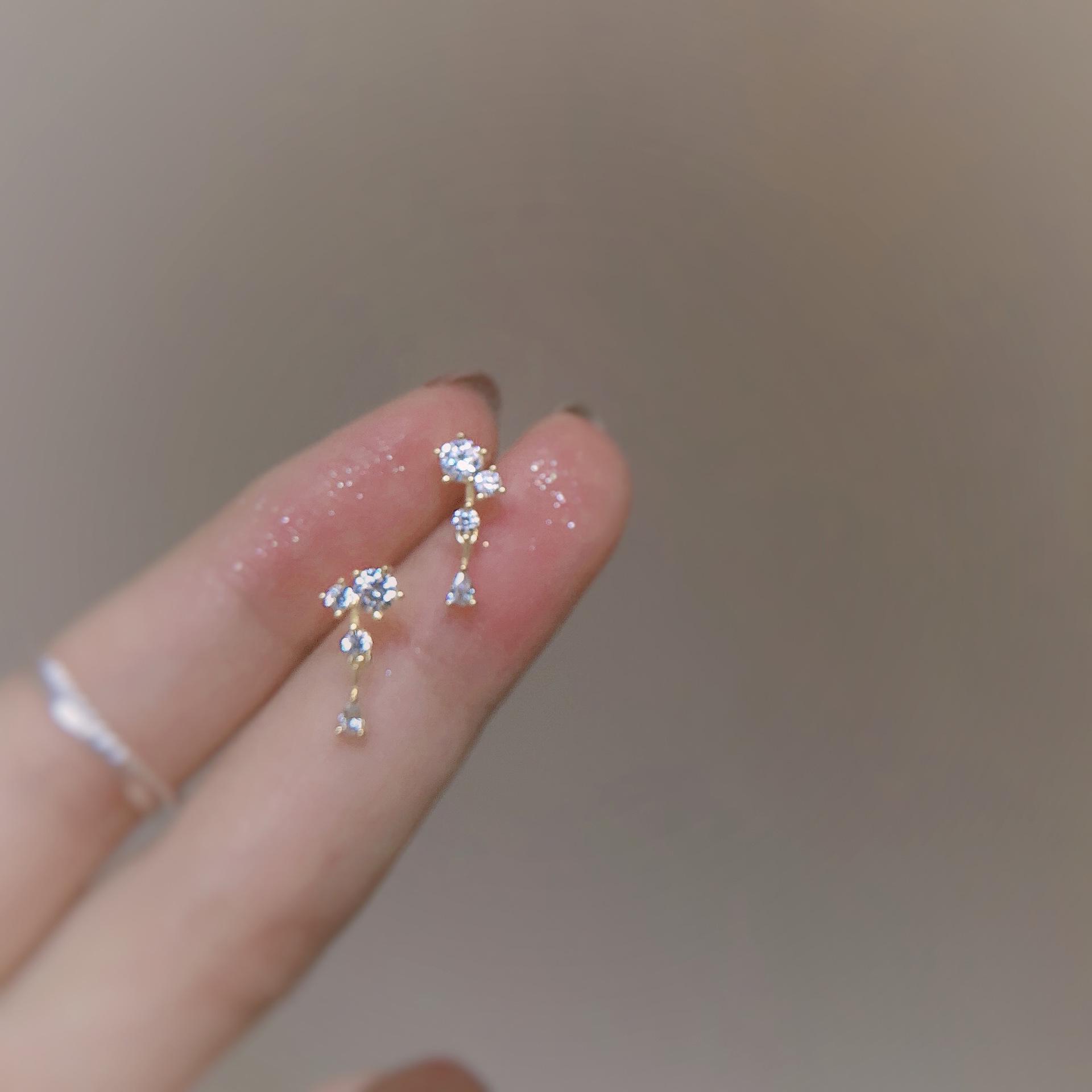 S925 Sterling Silver Korean Diamond Stud Earrings - Fashionable Ins Style 925 Silver
S925 Sterling Silver Korean Diamond Stud Earrings - Fashionable Ins Style 925 Silver