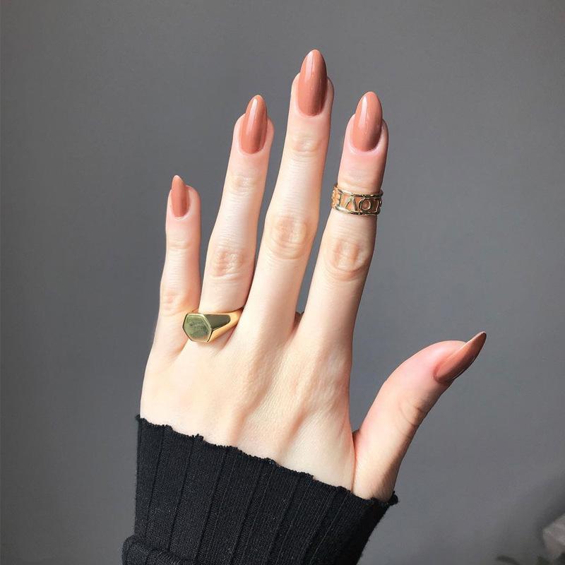 Short Brown Minimalist Nail Art Stickers: 24 Retro-Style Wearable Nail Patches with Jelly Glue Glue Type
Short Brown Minimalist Nail Art Stickers: 24 Retro-Style Wearable Nail Patches with Jelly Glue Glue Type