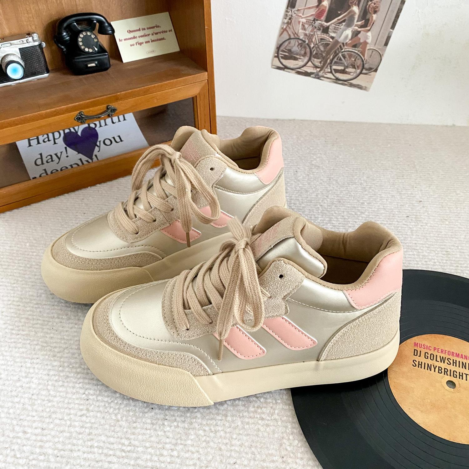 H1251 autumn high-top German training shoes women s shoes platform niche leather surface original 2024 new versatile explosive board shoes 35 чёрный
H1251 autumn high-top German training shoes women s shoes platform niche leather surface original 2024 new versatile explosive board shoes 35 чёрный