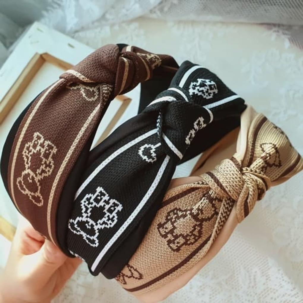 Женская простая вязаная бандана-повязка на голову с мишкой beige
Женская простая вязаная бандана-повязка на голову с мишкой beige