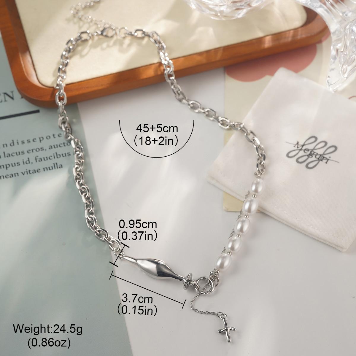 Natural pearl necklace, sweet and cool high-end light luxury Symphony irregular new light luxury ins sweater chain, clothing accessories.
Natural pearl necklace, sweet and cool high-end light luxury Symphony irregular new light luxury ins sweater chain, clothing accessories.