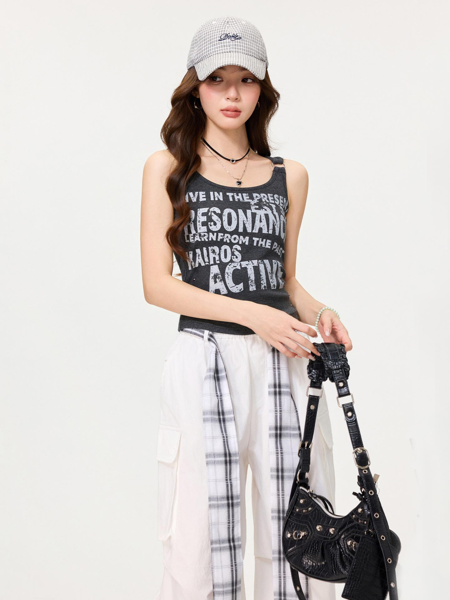 American retro letter print short suspender vest women s spring summer spice slim sleeveless outerwear top XL темно-сірий
American retro letter print short suspender vest women s spring summer spice slim sleeveless outerwear top XL темно-сірий