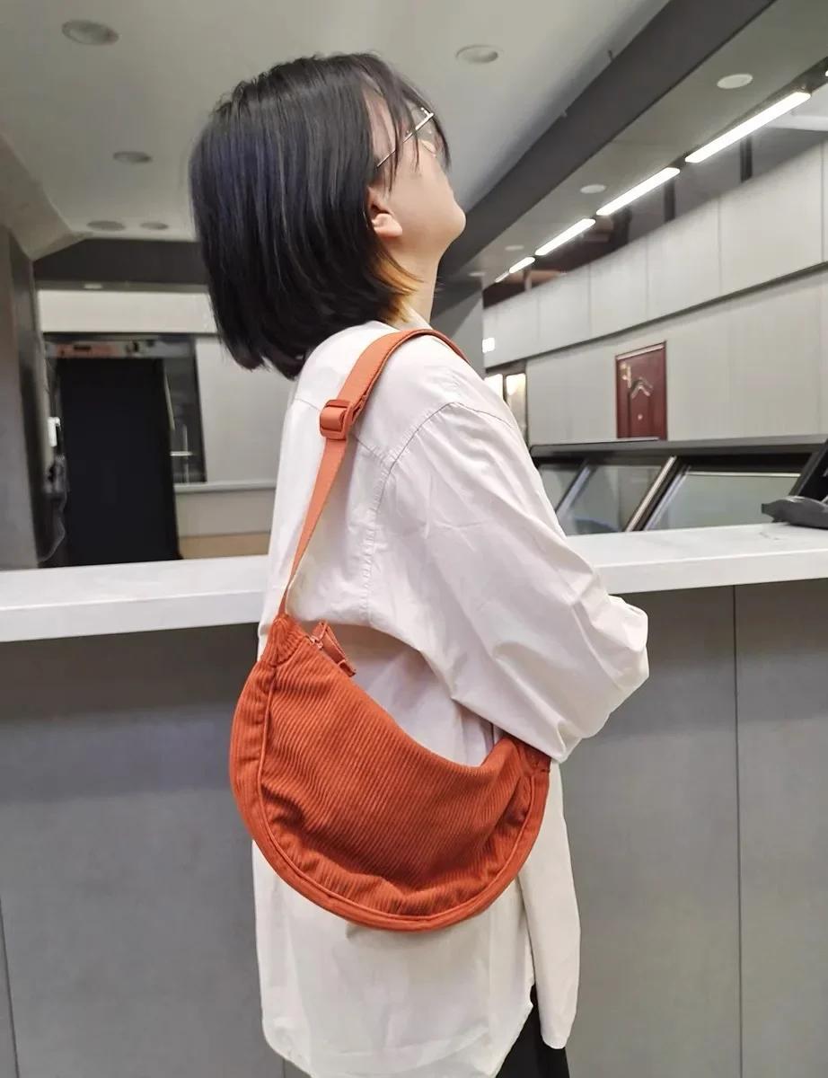 Simple Corduroy Women s Hobos Shoulder Bags Retro Solid Color Female Crossbody Bag Casual Cloth Messenger Bag Travel Handbags
Simple Corduroy Women s Hobos Shoulder Bags Retro Solid Color Female Crossbody Bag Casual Cloth Messenger Bag Travel Handbags