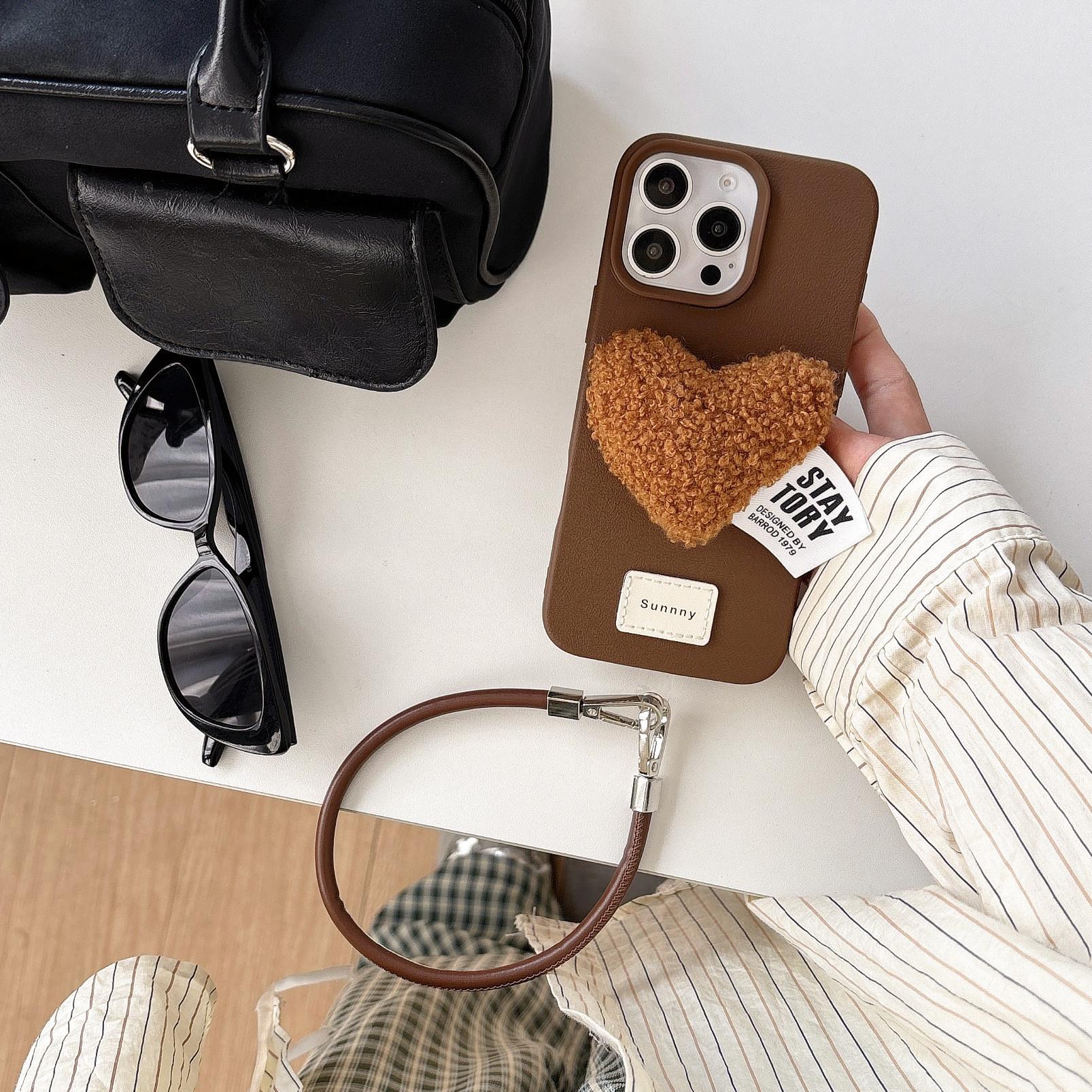 Plush Heart Ball Leather-Grain Phone Case with Strap for Apple 15/16 16 темно-коричневого
Plush Heart Ball Leather-Grain Phone Case with Strap for Apple 15/16 16 темно-коричневого