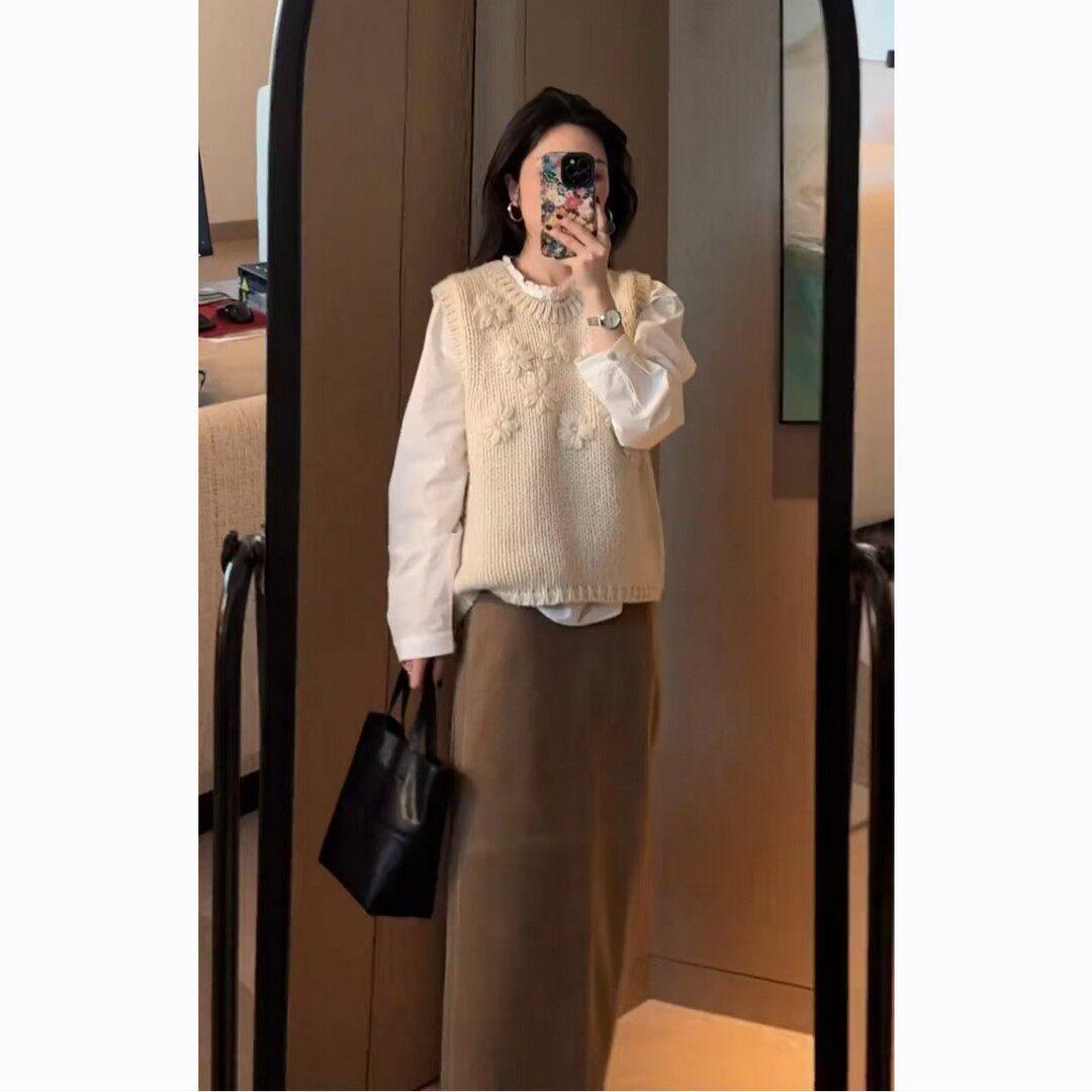 Stylish Women s Winter Set: Embroidered Long-Sleeve Shirt, Knitted Vest, and Skirt. S (80-95 lbs)
Stylish Women s Winter Set: Embroidered Long-Sleeve Shirt, Knitted Vest, and Skirt. S (80-95 lbs)