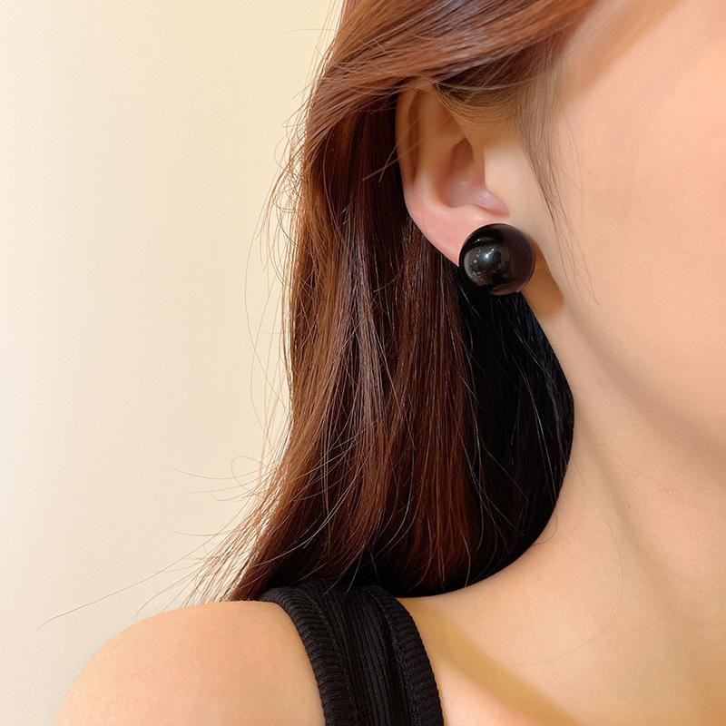 New black pearl stud earrings women s light luxury high-end temperament celebrity retro earrings ear jewelry
New black pearl stud earrings women s light luxury high-end temperament celebrity retro earrings ear jewelry