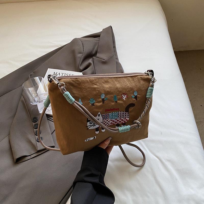 Heavy industry embroidery cat portable nylon bag women s leisure going out commuting messenger bag versatile shoulder bag коричневый
Heavy industry embroidery cat portable nylon bag women s leisure going out commuting messenger bag versatile shoulder bag коричневый