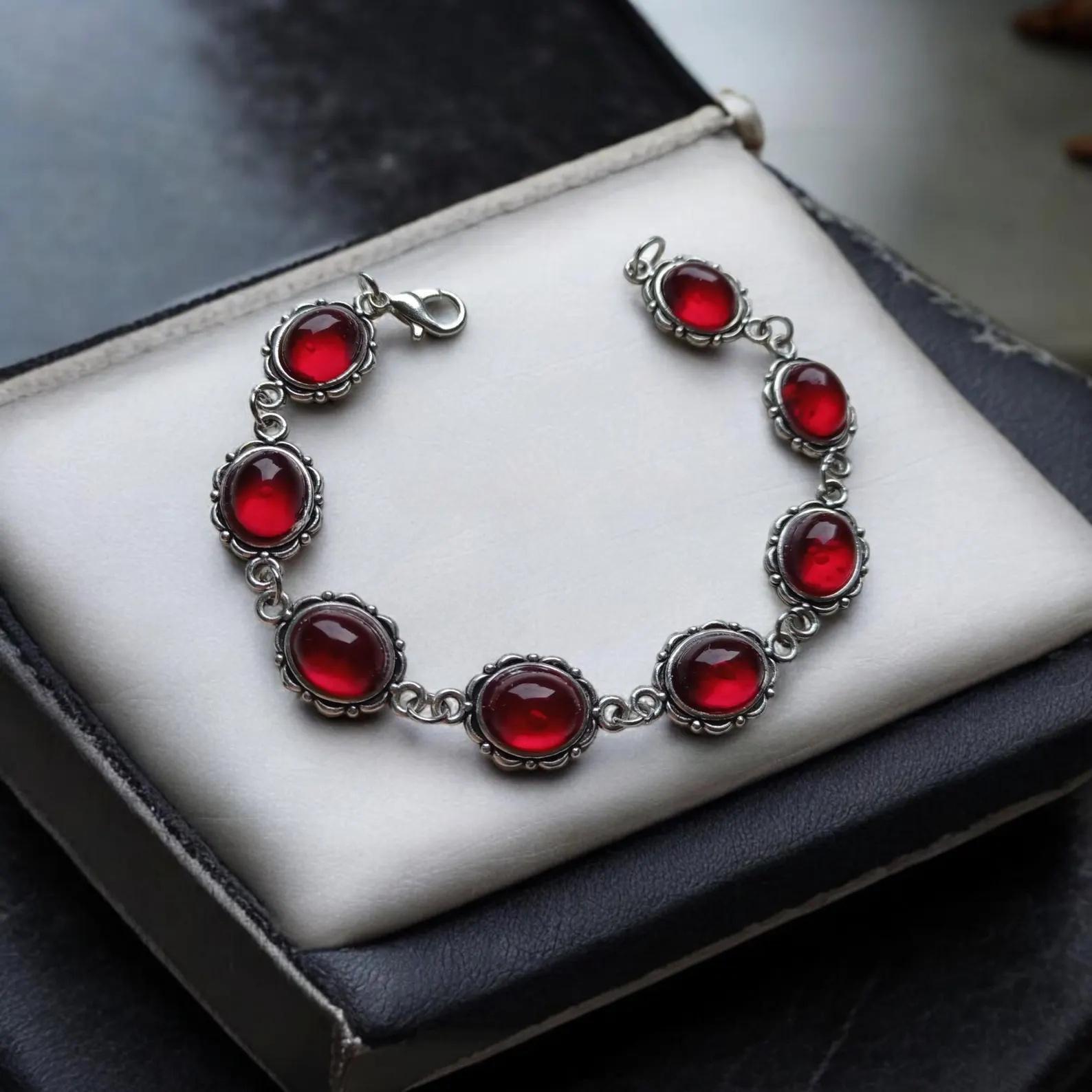 Викторианские браслеты-банглы с подвеской в виде летучей мыши-вампира для женщин, готический браслет с кристаллами кроваво-красного цвета, эффектные украшения на Хэллоуин
Викторианские браслеты-банглы с подвеской в виде летучей мыши-вампира для женщин, готический браслет с кристаллами кроваво-красного цвета, эффектные украшения на Хэллоуин