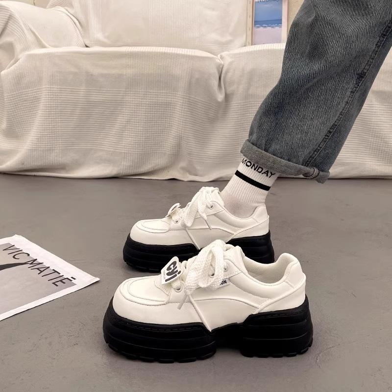 Универсальные маленькие белые туфли женские туфли на платформе-маффине, кроссовки в стиле «папа», весенне-осенние новинки, нишевые спортивные туфли с увеличением роста 40 белый
Универсальные маленькие белые туфли женские туфли на платформе-маффине, кроссовки в стиле «папа», весенне-осенние новинки, нишевые спортивные туфли с увеличением роста 40 белый
