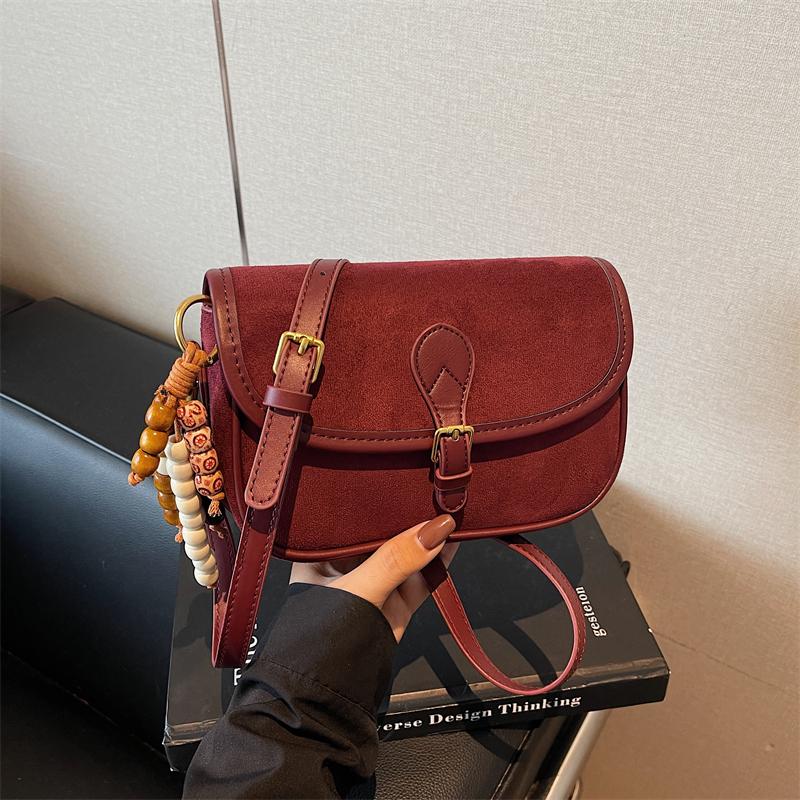 New Ladies Vintage Saddle Bag Simple Commuter Crossbody Bag Soft Texture Bean Curd Square Bag Elegant Versatile Shoulder Bag
New Ladies Vintage Saddle Bag Simple Commuter Crossbody Bag Soft Texture Bean Curd Square Bag Elegant Versatile Shoulder Bag