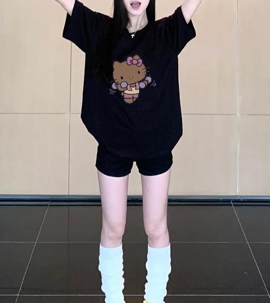 MINISO Sanrio Black Retro Hello Kitty Dumbbells Cute Tshirt Roundneck Shortsleeve Loose Casual Women Men Tshirt Clothing Top S
MINISO Sanrio Black Retro Hello Kitty Dumbbells Cute Tshirt Roundneck Shortsleeve Loose Casual Women Men Tshirt Clothing Top S