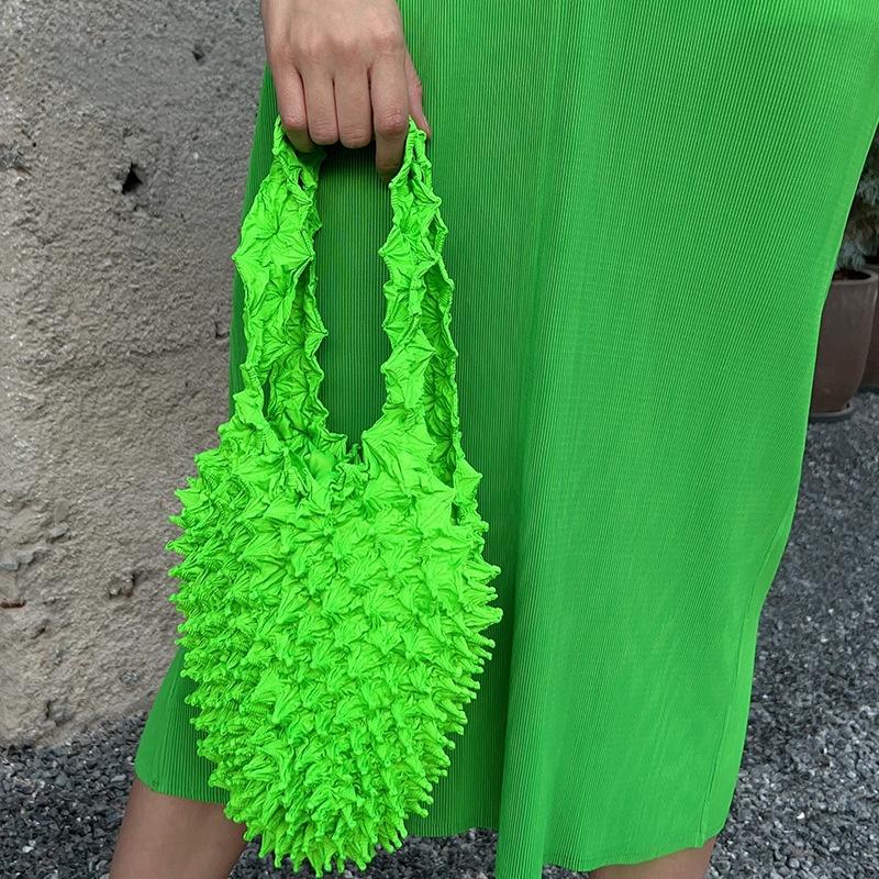 Creative Durian Shaped Bucket Bag New Trendy Large Capacity Women Shopping Bag Pleated Flexible Fold Elastic Shoulder Bag
Creative Durian Shaped Bucket Bag New Trendy Large Capacity Women Shopping Bag Pleated Flexible Fold Elastic Shoulder Bag