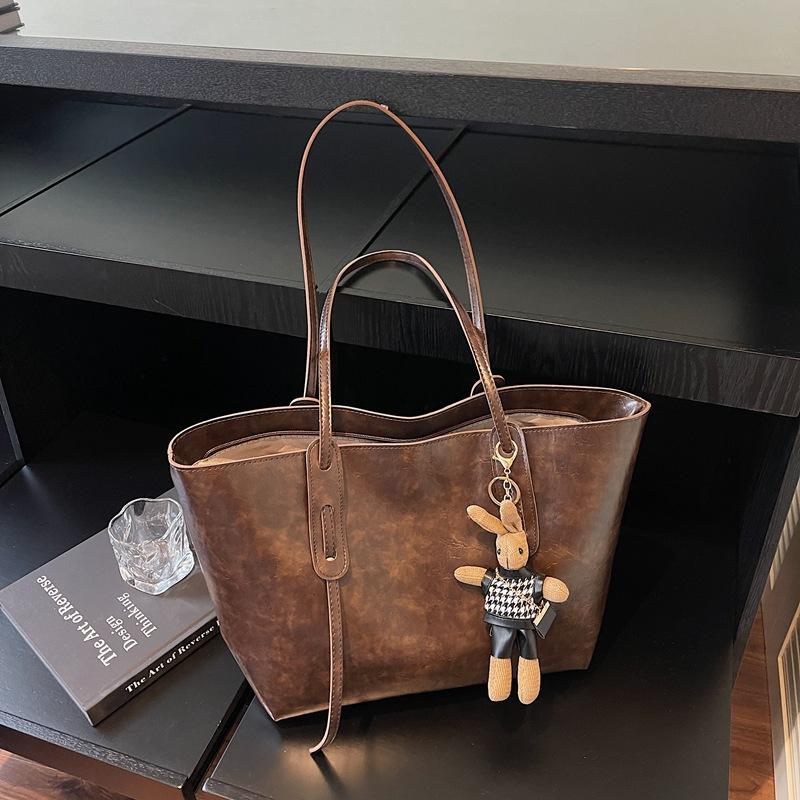 Fashion large-capacity tote bag 2025 new niche design simple shoulder bag to work commuter handbag women
Fashion large-capacity tote bag 2025 new niche design simple shoulder bag to work commuter handbag women