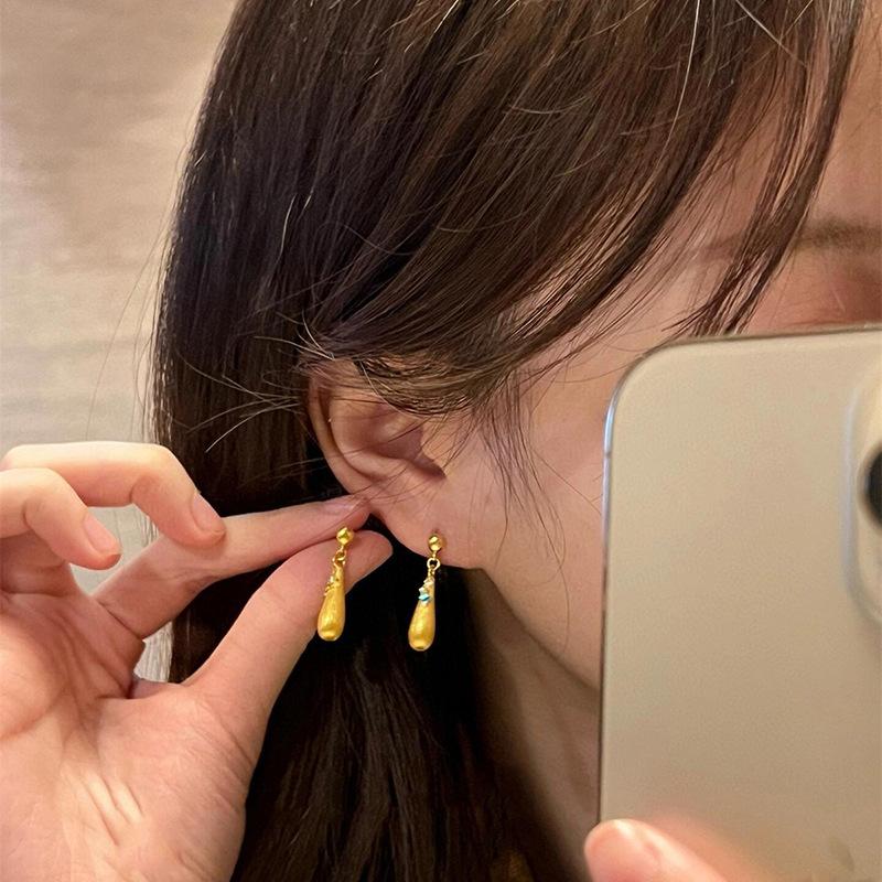 Brushed water drop earrings light luxury high sense fashion personality design earrings niche temperament earrings women
Brushed water drop earrings light luxury high sense fashion personality design earrings niche temperament earrings women