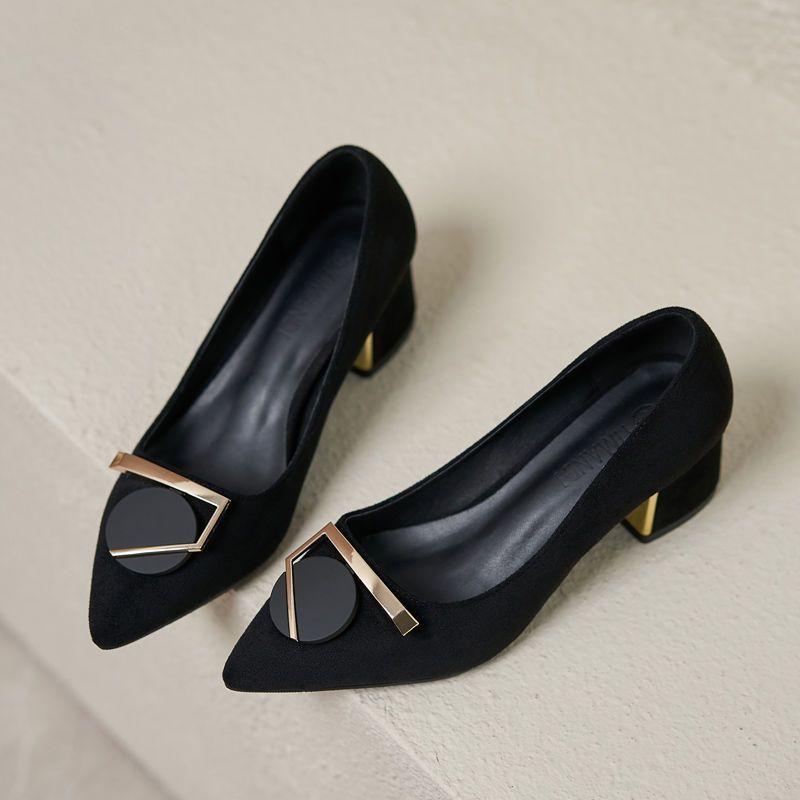 Туфли из мягкой кожи на среднем каблуке, женственные, светские, 2025, новые черные профессиональные рабочие туфли, интернет-знаменитость, такие же универсальные туфли. 39
Туфли из мягкой кожи на среднем каблуке, женственные, светские, 2025, новые черные профессиональные рабочие туфли, интернет-знаменитость, такие же универсальные туфли. 39