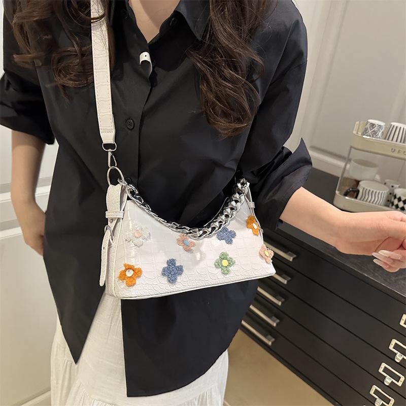 Personalized design flower women summer new trend fashion solid color chain large capacity shoulder armpit bag чорний
Personalized design flower women summer new trend fashion solid color chain large capacity shoulder armpit bag чорний