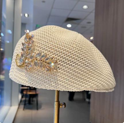 Children s Summer Thin Hollow Breathable Beret with Small Rhinestone Flower Reverse-Wearing-Front Hat for Face Exposure Adult 56-58cm брудно-білий
Children s Summer Thin Hollow Breathable Beret with Small Rhinestone Flower Reverse-Wearing-Front Hat for Face Exposure Adult 56-58cm брудно-білий