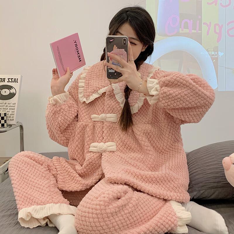 Очаровательная красота Женский утолщенный флисовый зимний пижамный комплект
Очаровательная красота Женский утолщенный флисовый зимний пижамный комплект