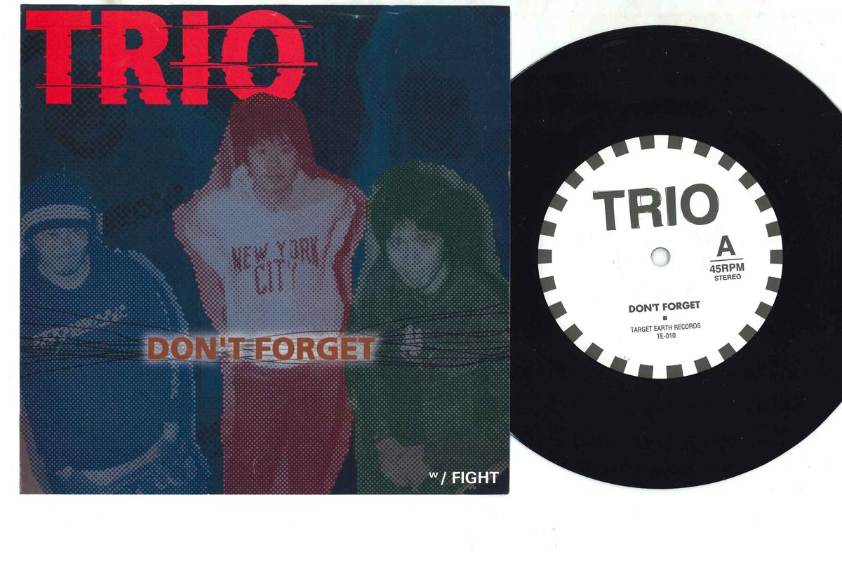 7inch Record TRIO - Don t Forget / Fight TE010 TARGET EARTH 2004 Japan Japanese Pop/Rock Used
7inch Record TRIO - Don t Forget / Fight TE010 TARGET EARTH 2004 Japan Japanese Pop/Rock Used