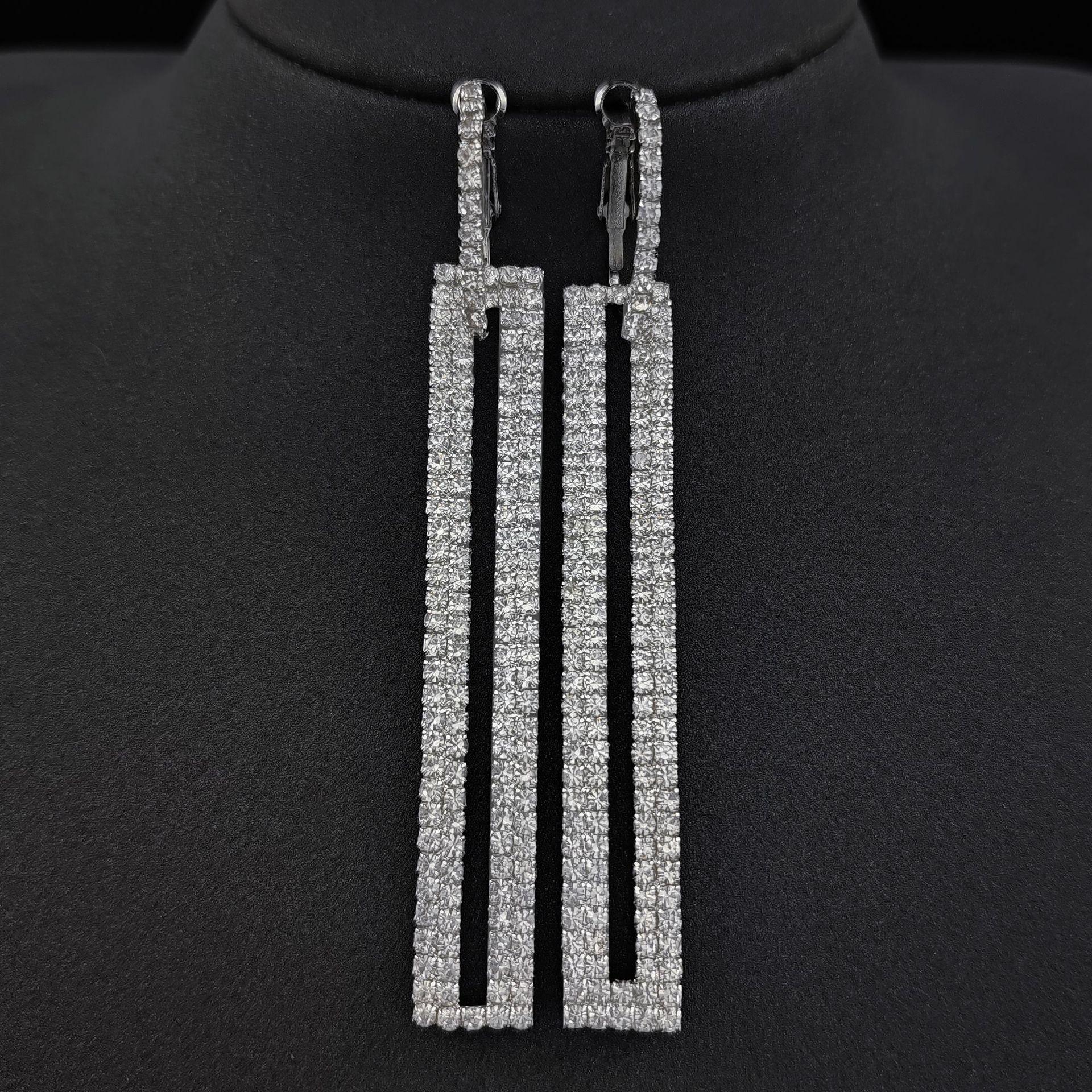 Rhinestone Rectangle Drop Earrings for Women - Fashionable Long Studs with Full Diamond Design, Style e7415 золотой
Rhinestone Rectangle Drop Earrings for Women - Fashionable Long Studs with Full Diamond Design, Style e7415 золотой