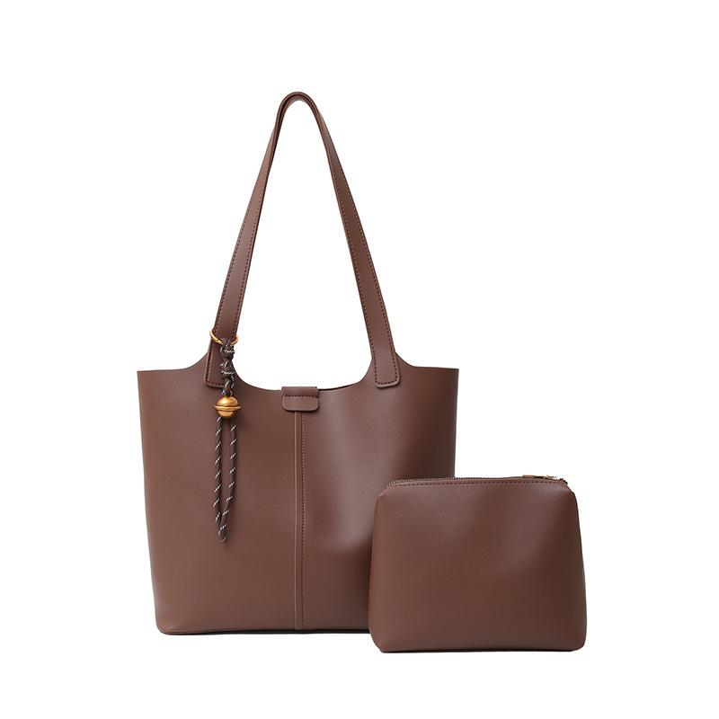 Large capacity retro women s bag fashionable and simple two-piece set, mother and child shoulder bag commuter underarm tote bag
Large capacity retro women s bag fashionable and simple two-piece set, mother and child shoulder bag commuter underarm tote bag
