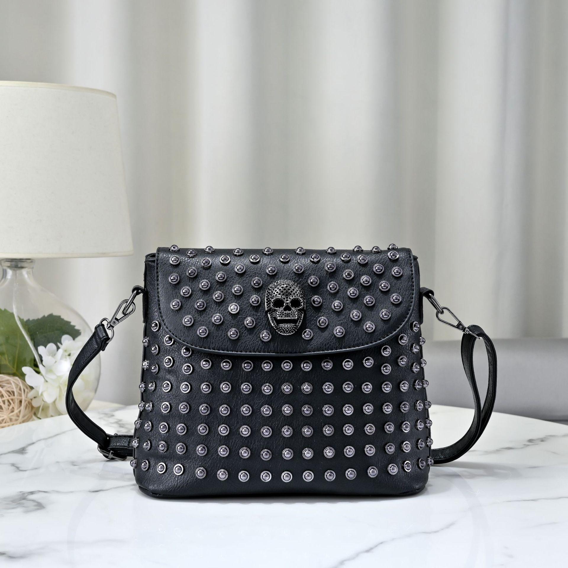 New Women s Bag European and American White Tower Fashion Nail Bag Rivet Skull Head Single Shoulder Diagonal Cross Bag for Women чёрный
New Women s Bag European and American White Tower Fashion Nail Bag Rivet Skull Head Single Shoulder Diagonal Cross Bag for Women чёрный