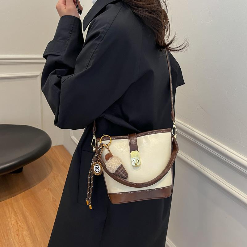 Bag Premium Versatile Bucket Bag Winter 2025 New Women s Shoulder Messenger Bag Small Bag Handbag 15*10*17
Bag Premium Versatile Bucket Bag Winter 2025 New Women s Shoulder Messenger Bag Small Bag Handbag 15*10*17