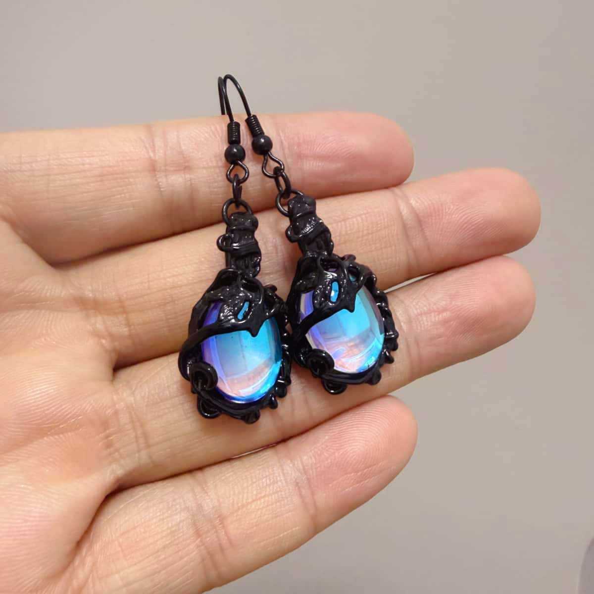 Gothic Retro Black Vine Wrapped Red Gemstone Blue Purple Aurora Dangle Earrings for Women Halloween Party Witch Jewelry Gifts
Gothic Retro Black Vine Wrapped Red Gemstone Blue Purple Aurora Dangle Earrings for Women Halloween Party Witch Jewelry Gifts