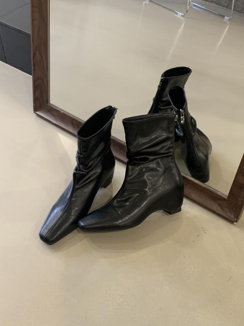 Inner heightened version of square head horseshoe and suede pleated piled boots women s 2025 new versatile thin fashion boots 39
Inner heightened version of square head horseshoe and suede pleated piled boots women s 2025 new versatile thin fashion boots 39