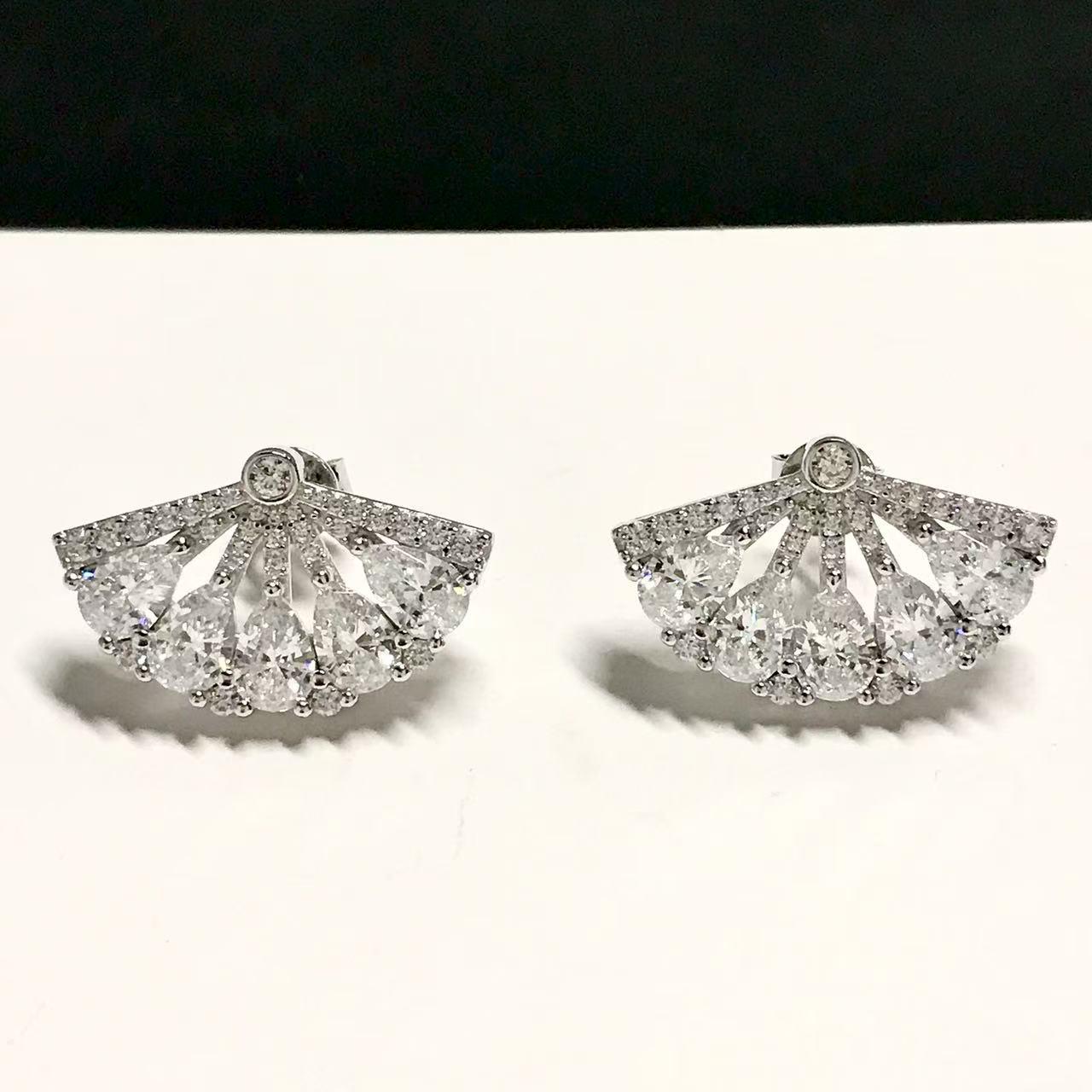 Серьги-капли из стерлингового серебра 925 пробы в форме веера с бриллиантами - Женская мода в стиле легкой роскоши. 925 Silver
Серьги-капли из стерлингового серебра 925 пробы в форме веера с бриллиантами - Женская мода в стиле легкой роскоши. 925 Silver