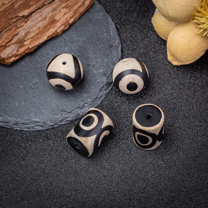 Bodhi Literary & Play Agate Beads - Black & White Tibetan Style Retro Three-Eyed Design
Bodhi Literary & Play Agate Beads - Black & White Tibetan Style Retro Three-Eyed Design