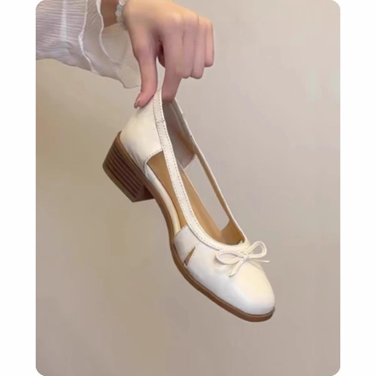 Soft leather~ French single shoes women s thick heel summer with skirt hollow bow retro Mary Jane bag head sandals 40
Soft leather~ French single shoes women s thick heel summer with skirt hollow bow retro Mary Jane bag head sandals 40