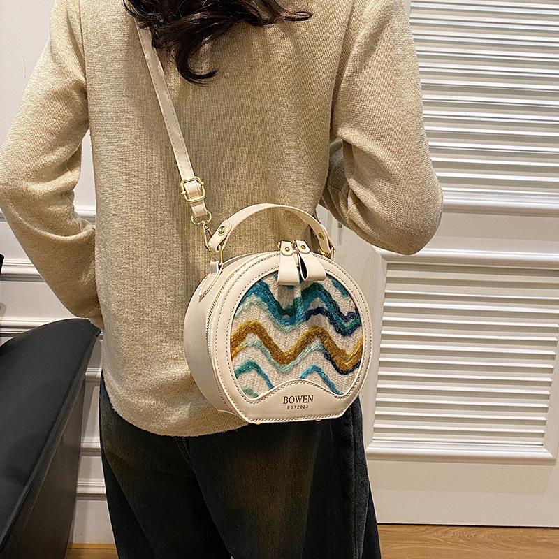 This year s popular bag women s 2025 new wavy pattern small round bag Korean version fashionable personalized portable shoulder bag women s bag чёрный
This year s popular bag women s 2025 new wavy pattern small round bag Korean version fashionable personalized portable shoulder bag women s bag чёрный