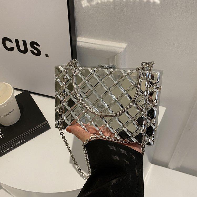 PU Shoulder Bags Chains Women s Bags on Sale 2024 Fashion Solid Sewing Thread Handbag Hasp Small Square Bag Bolsa Transversal
PU Shoulder Bags Chains Women s Bags on Sale 2024 Fashion Solid Sewing Thread Handbag Hasp Small Square Bag Bolsa Transversal