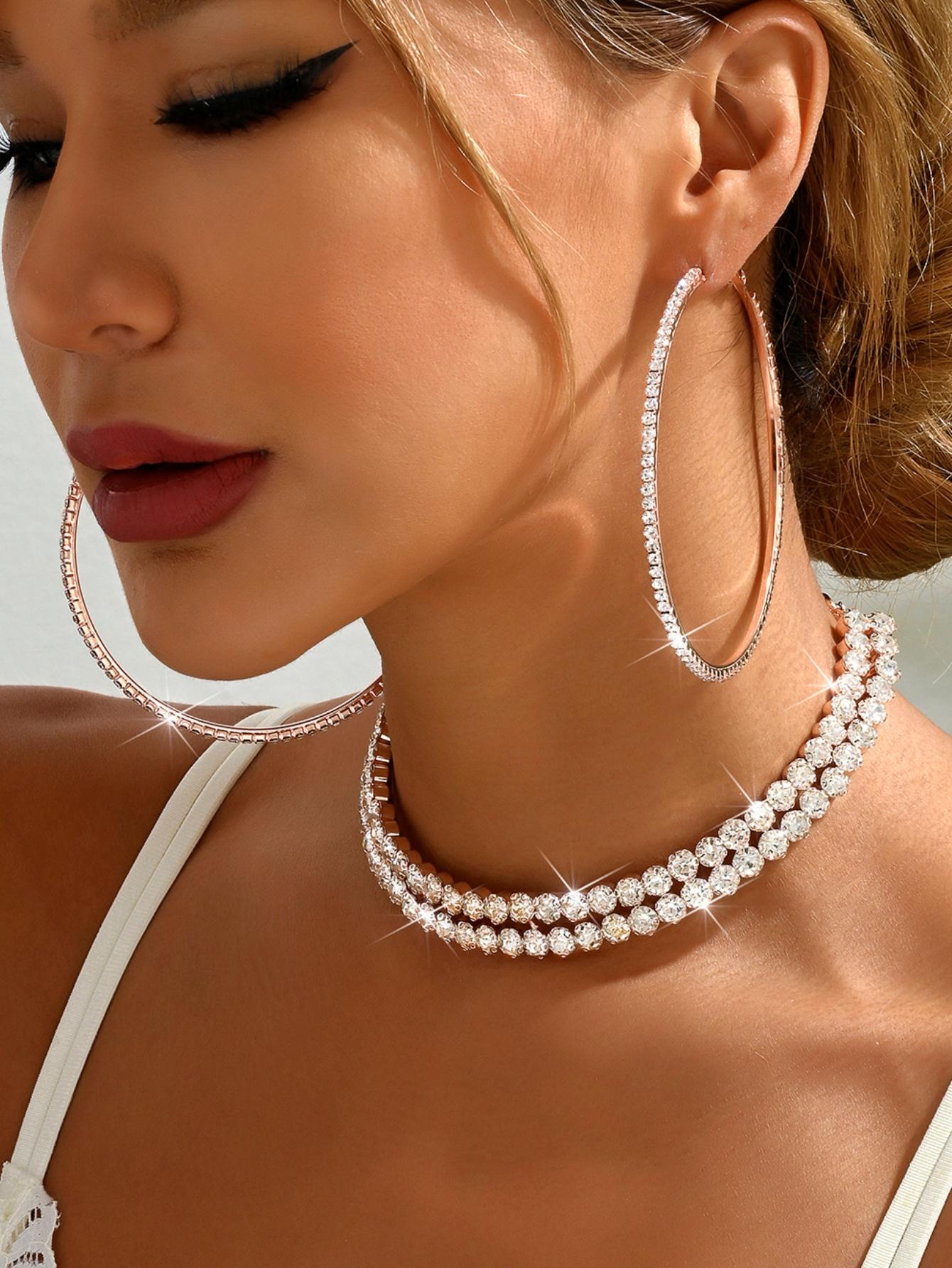 3 штуки женских модных трендовых преувеличенных двухрядных ожерелий с серьгами-петлями и набором банкетных и вечерних аксессуаров 45cm
3 штуки женских модных трендовых преувеличенных двухрядных ожерелий с серьгами-петлями и набором банкетных и вечерних аксессуаров 45cm