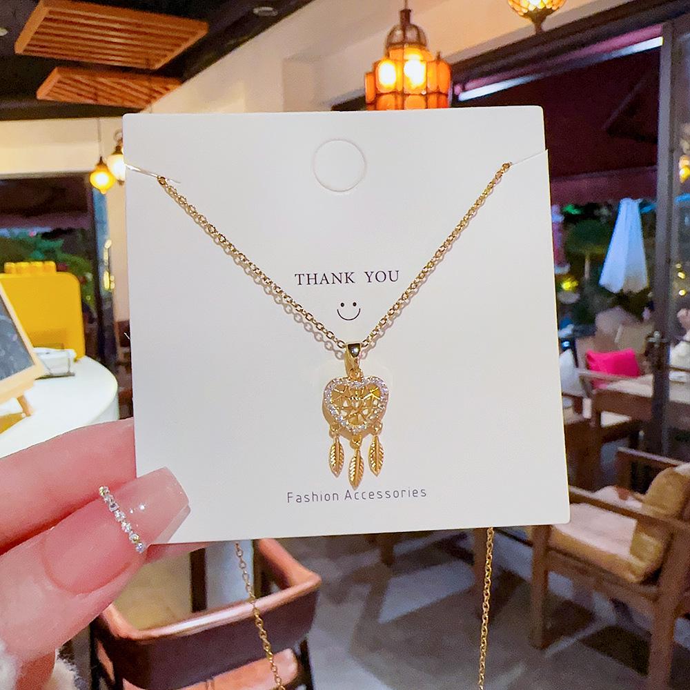 Love Light Luxury New Moon Choker: Titanium Clavicle Chain Pendant Necklace for Women
Love Light Luxury New Moon Choker: Titanium Clavicle Chain Pendant Necklace for Women