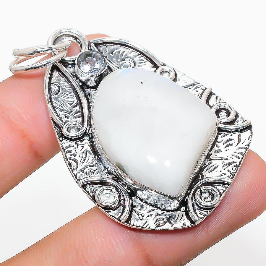 Подвеска из натурального радужного лунного камня, белого топаза из стерлингового серебра 925 пробы 2,09 дюйма H4i26
Подвеска из натурального радужного лунного камня, белого топаза из стерлингового серебра 925 пробы 2,09 дюйма H4i26