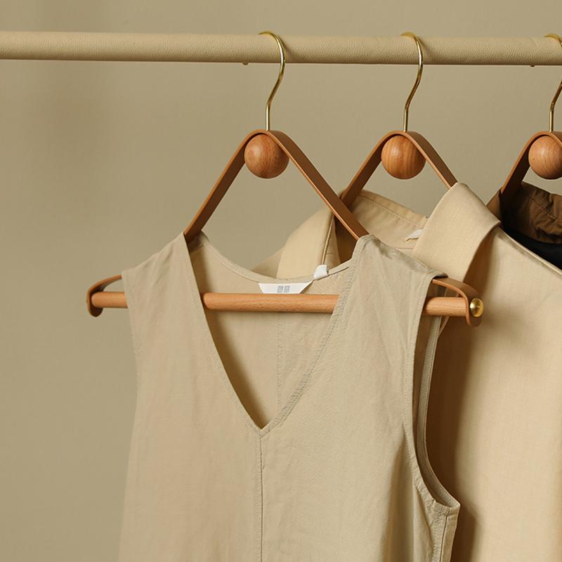 Vintage Clothes Hangers Leather+Wood Design Coat Trousers Hanger for Clothing Display Drying Rack Wardrobe Storage Organization 1pcs
Vintage Clothes Hangers Leather+Wood Design Coat Trousers Hanger for Clothing Display Drying Rack Wardrobe Storage Organization 1pcs