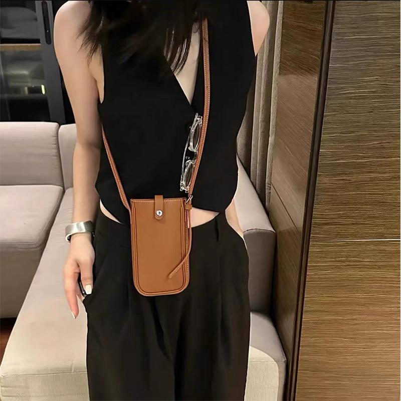 Summer new soft leather messenger mobile phone bag is small, light, fashionable and versatile, small and fresh Korean bag single shoulder білий
Summer new soft leather messenger mobile phone bag is small, light, fashionable and versatile, small and fresh Korean bag single shoulder білий