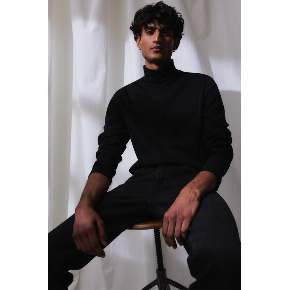 Водолазка стандартного кроя HM, черная
Водолазка стандартного кроя HM, черная