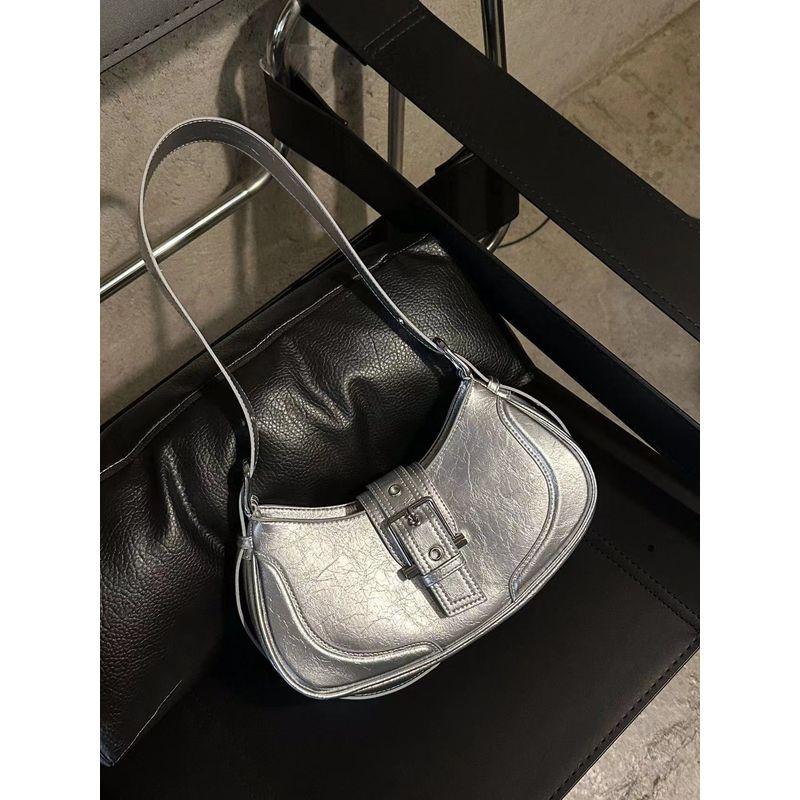 Medieval Special-Interest Design Advanced Texture Saddle Bag Silver
Medieval Special-Interest Design Advanced Texture Saddle Bag Silver