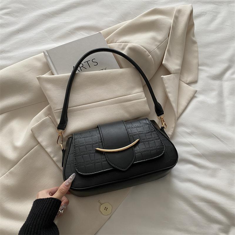 Popular new simple niche design women s bag fashion shoulder underarm bag embossed small square bag messenger bag
Popular new simple niche design women s bag fashion shoulder underarm bag embossed small square bag messenger bag