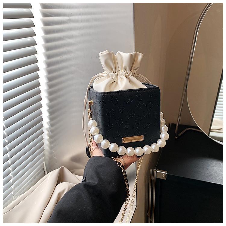 Women Pearl Print Handbag Fashion Drawstring Bucket Bag With Cell Pocket Phone
Women Pearl Print Handbag Fashion Drawstring Bucket Bag With Cell Pocket Phone